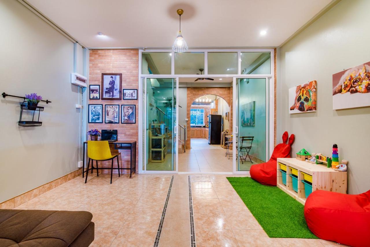 Luxury City-loft, Just 9 Minutes Walk To The Holiday home