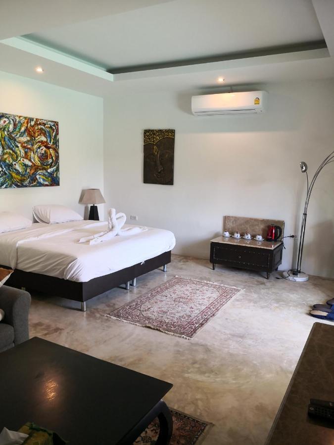 Tropical House​ HHQ