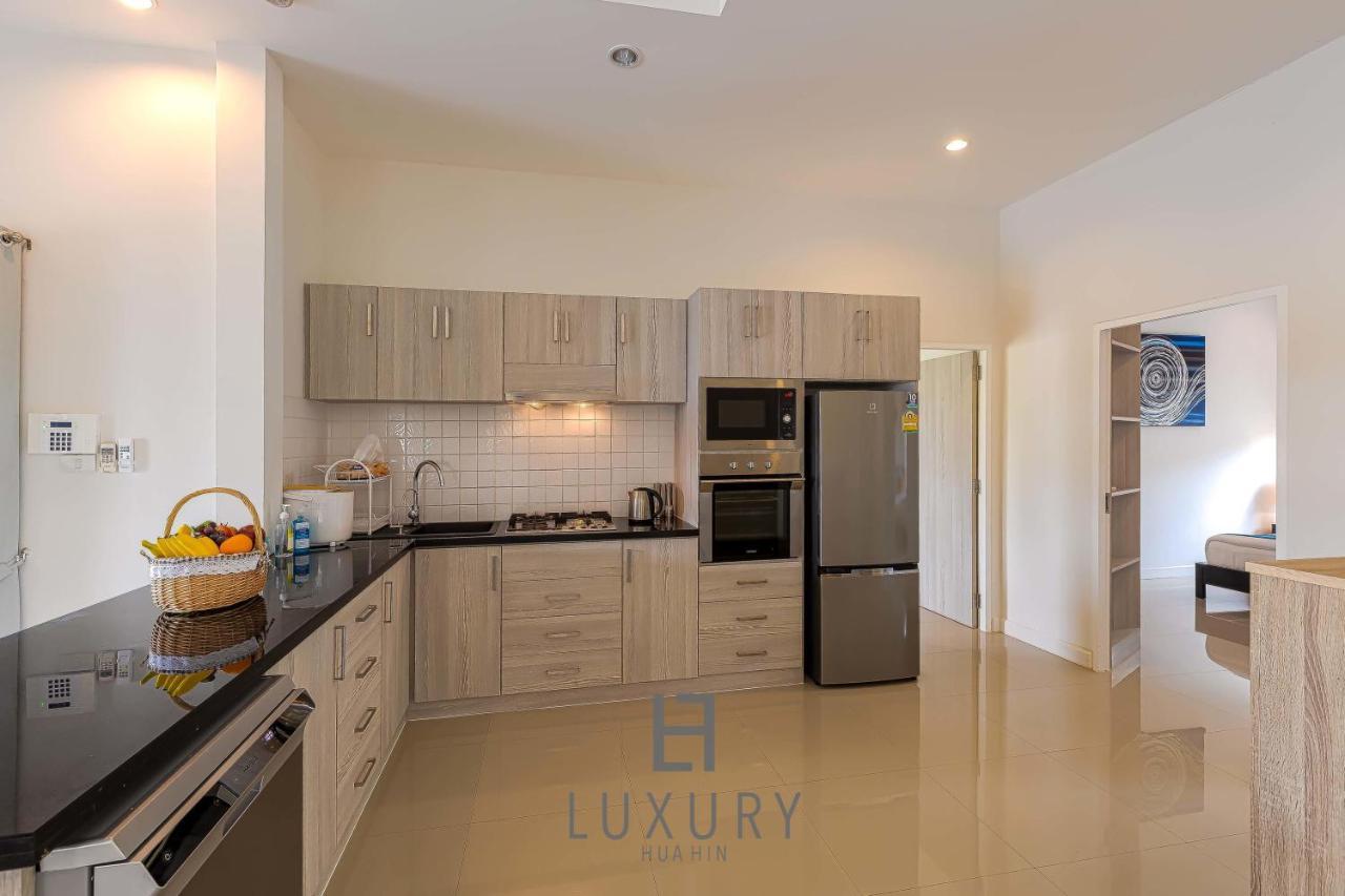 Cozy Modern 3 Bedroom Pool L70 *