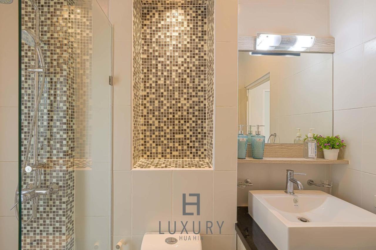 Cozy Modern 3 Bedroom Pool L70