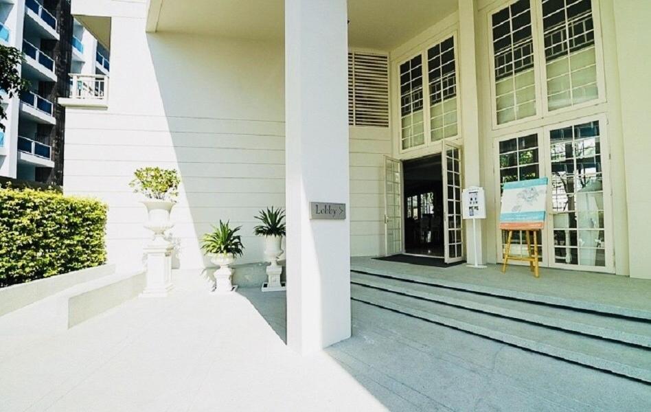 Summer Classic Pool View Apartment