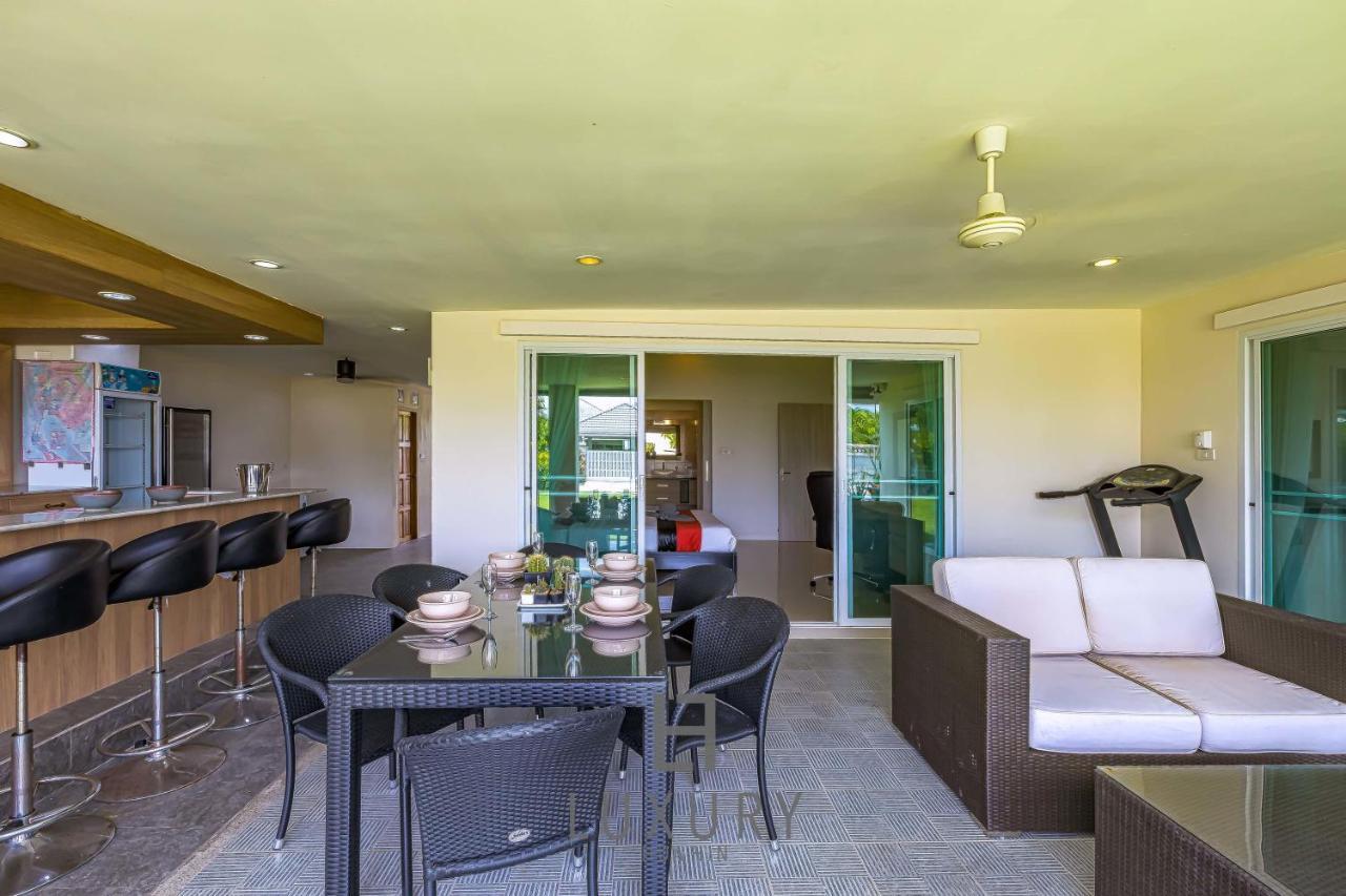 Cozy Modern 3 Bedroom Pool L70