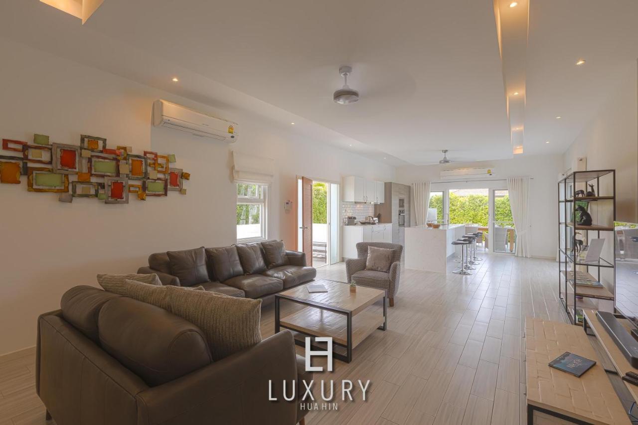Modern 3 Bedroom Private Pool - Mp67 *
