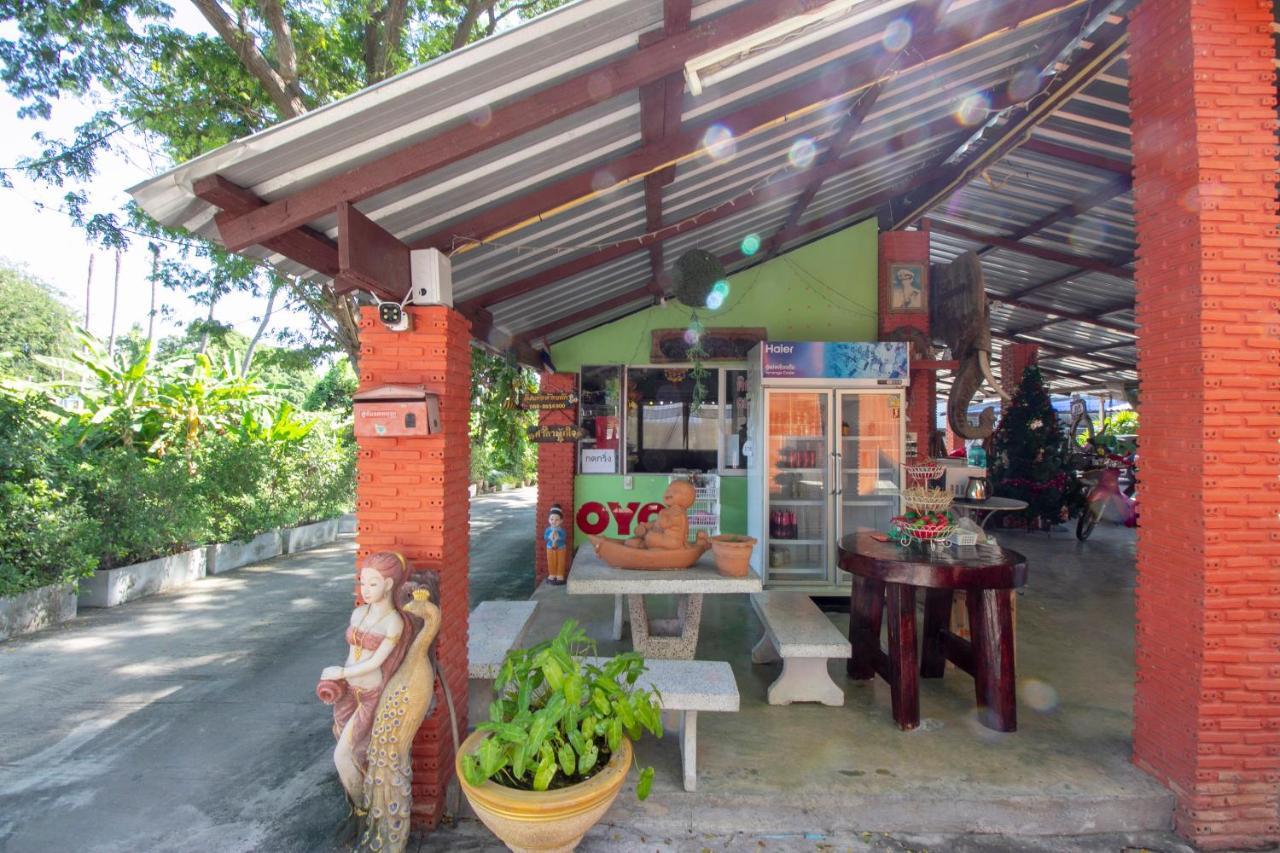 Oyo 75372 Flight Hut 2*