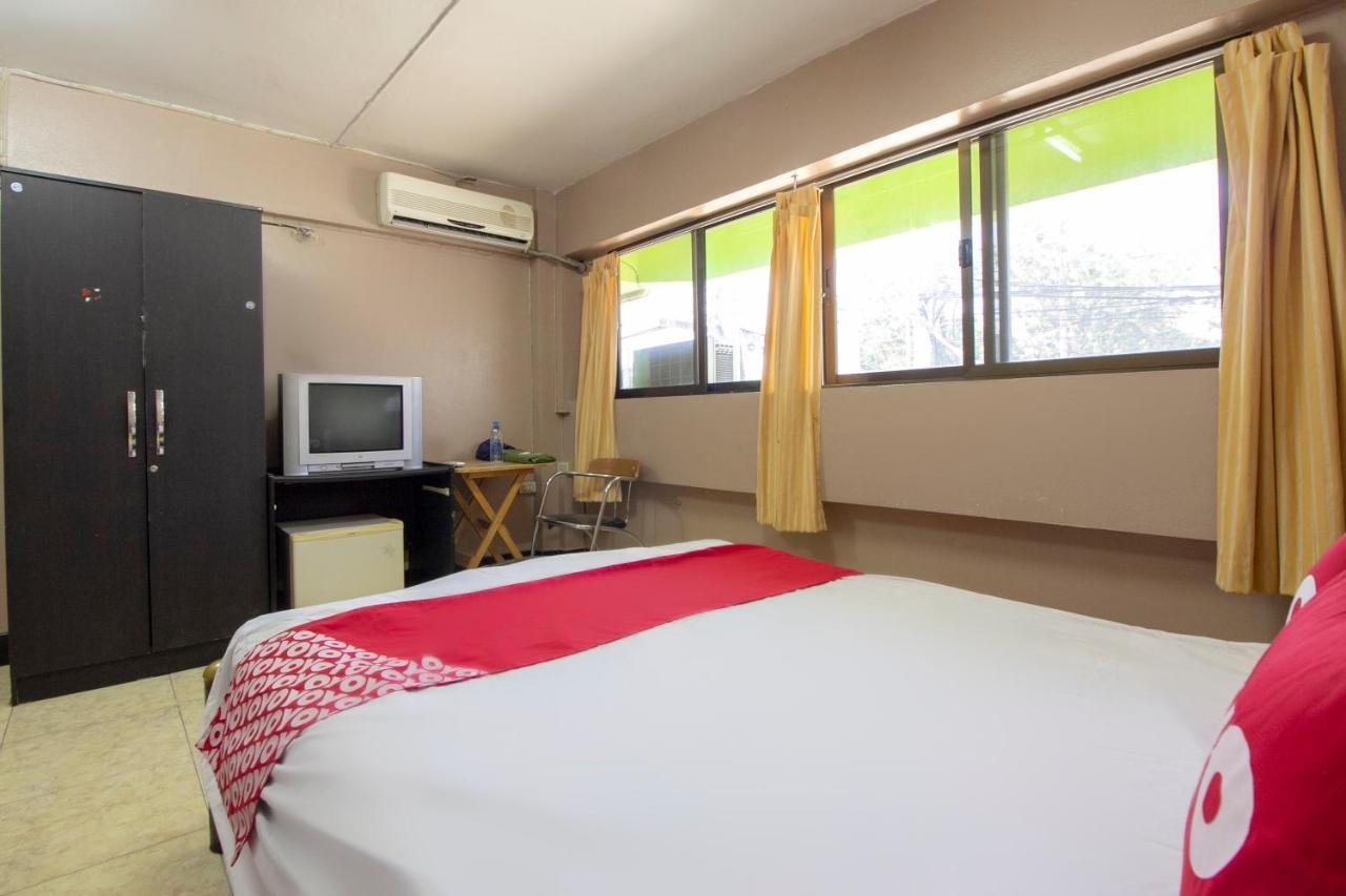 Oyo 75372 Flight Hut 2*