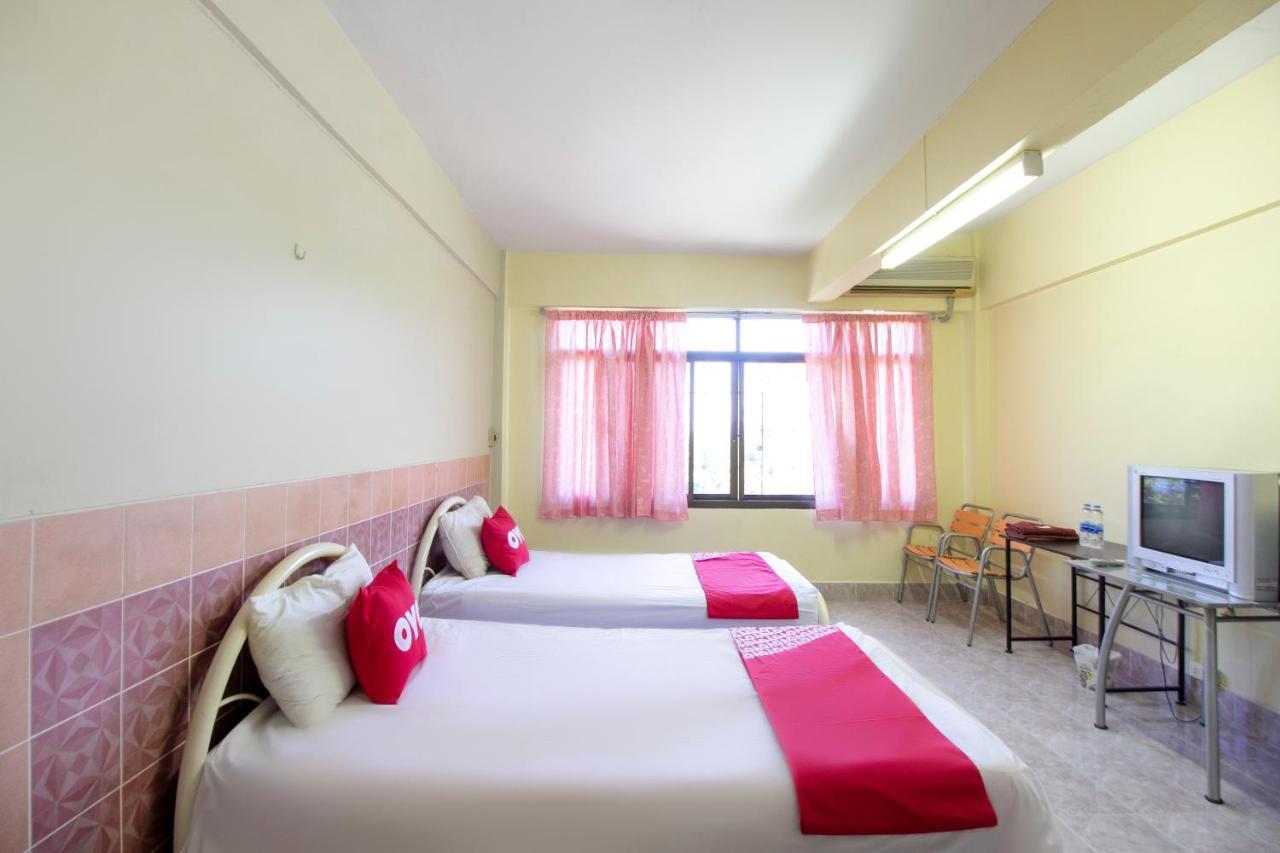 Hotel Oyo 75372 Flight Hut 2*