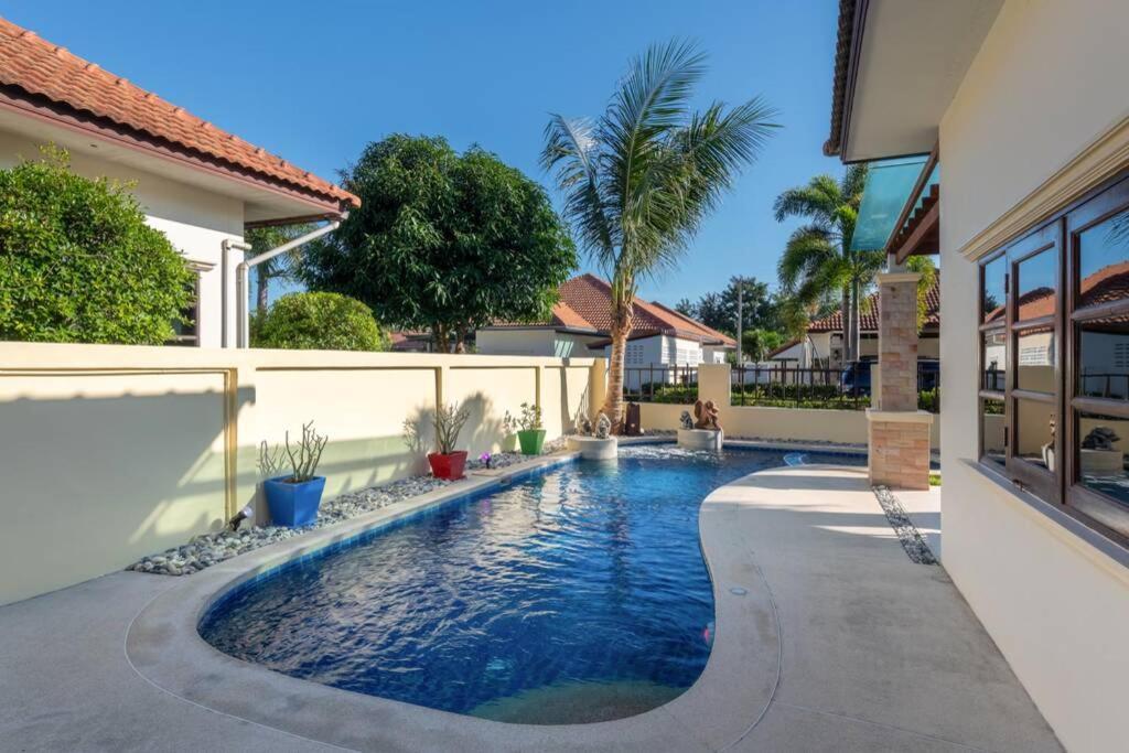 Well Presented Private Pool In *