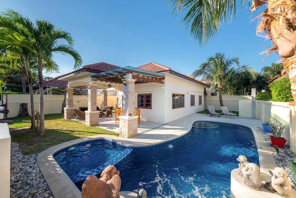 Well Presented Private Pool In * HHQ