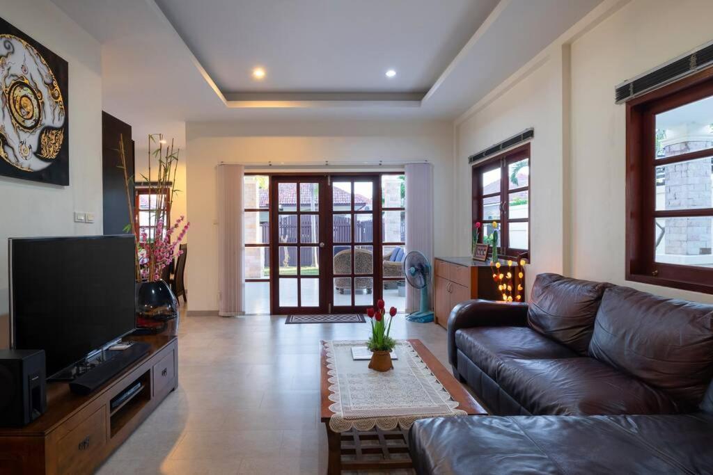 Well Presented Private Pool In *