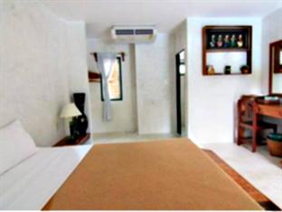 First And Field Bom-Dia * Hua Hin