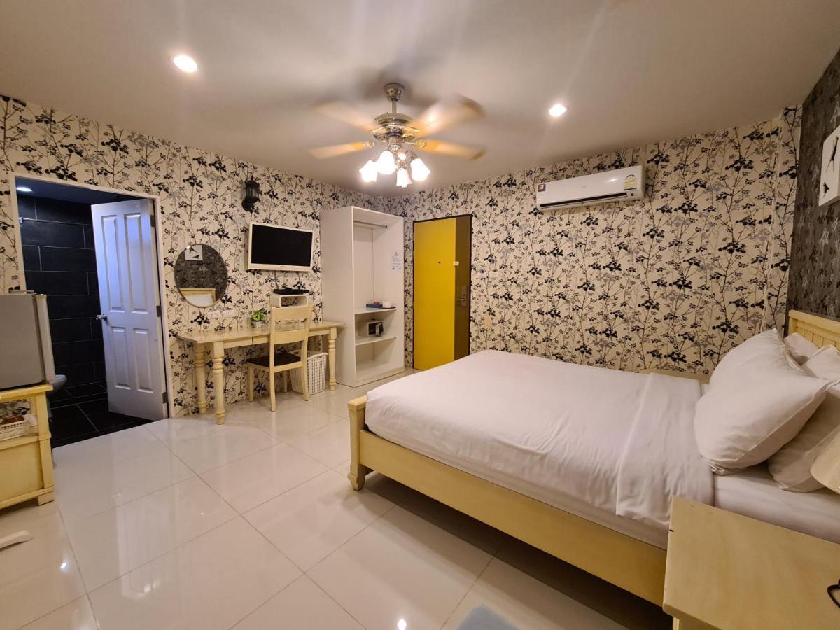 Vanilla Summer Hotel