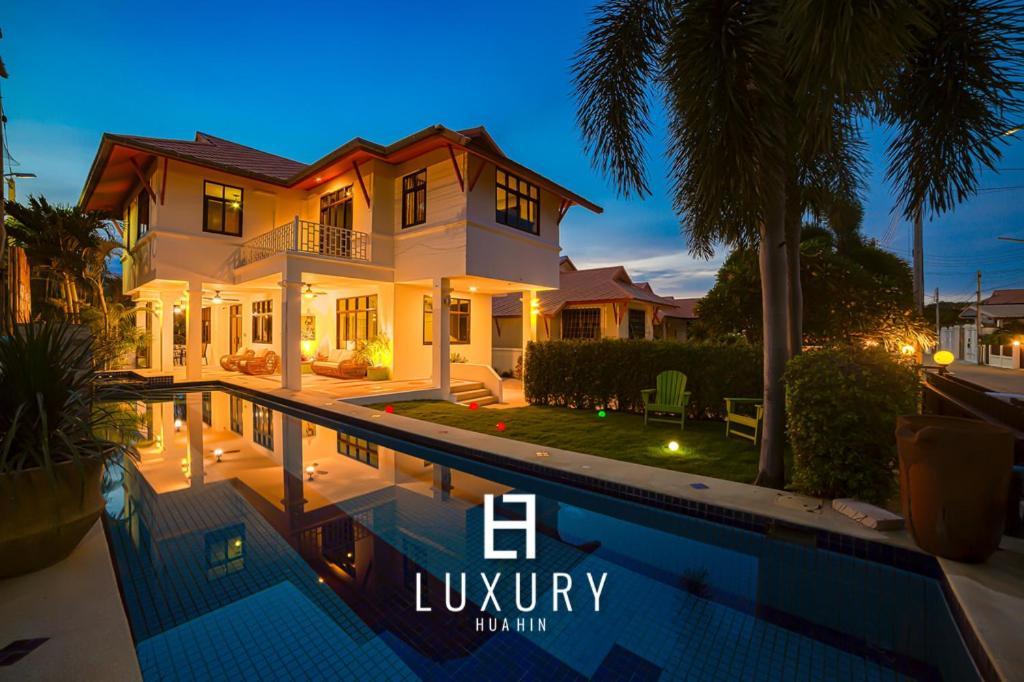 Modern Pool Villa, 4 Bedroom Close To - Hv
