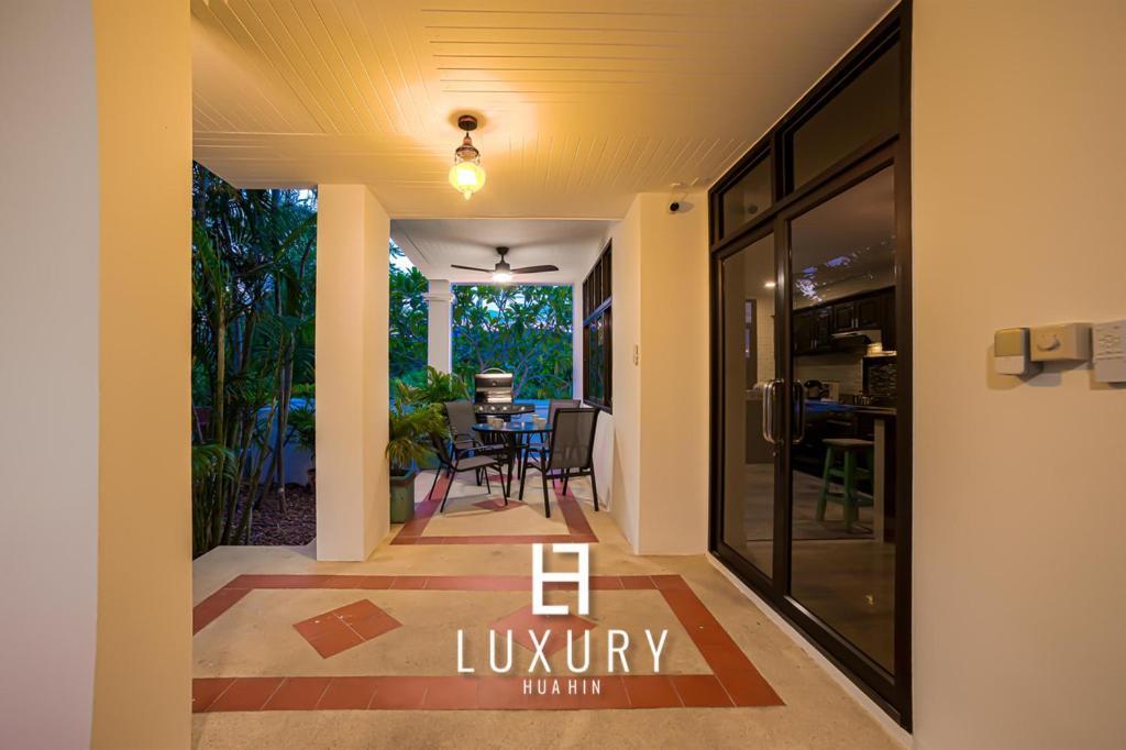 Pousada Modern Pool Villa, 4 Bedroom Close To - Hv HHQ