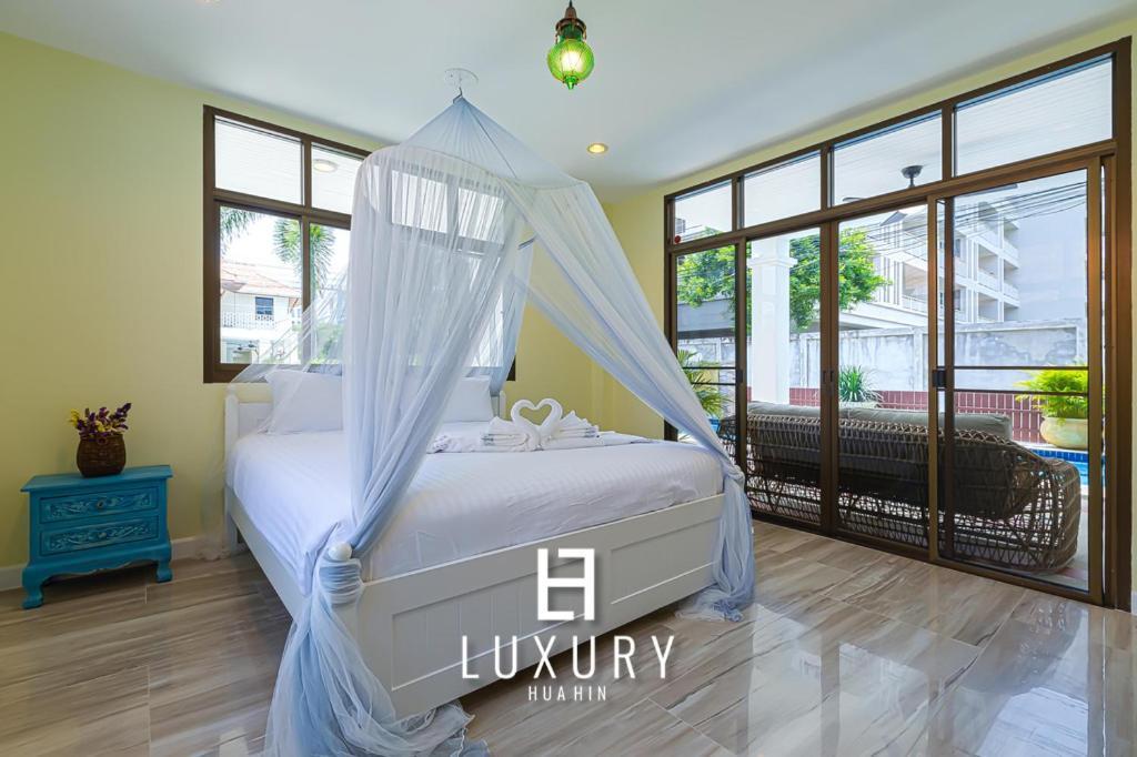 Modern Pool Villa, 4 Bedroom Close To - Hv