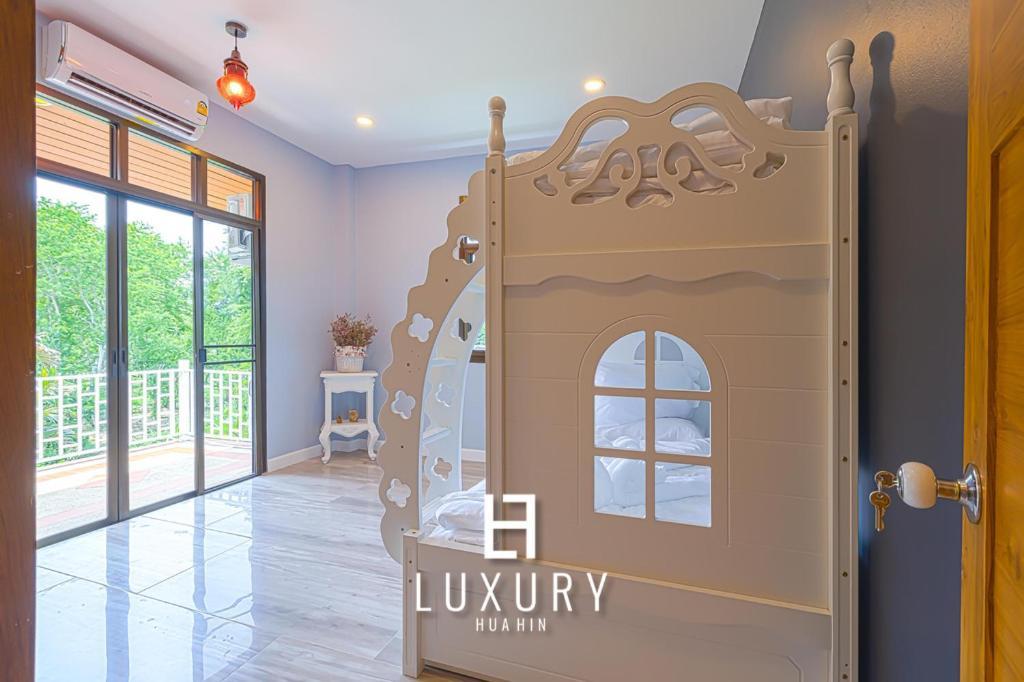 Pousada Modern Pool Villa, 4 Bedroom Close To - Hv