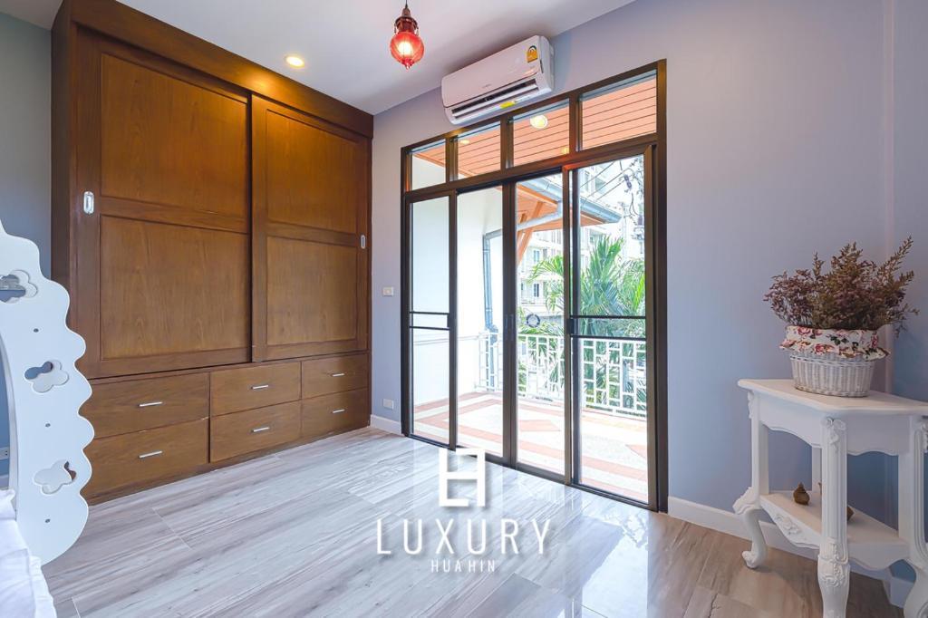 Modern Pool Villa, 4 Bedroom Close To - Hv Pousada HHQ
