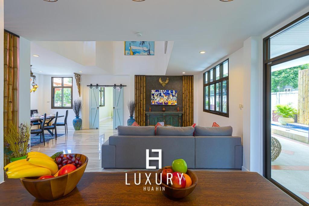 Modern Pool Villa, 4 Bedroom Close To - Hv *