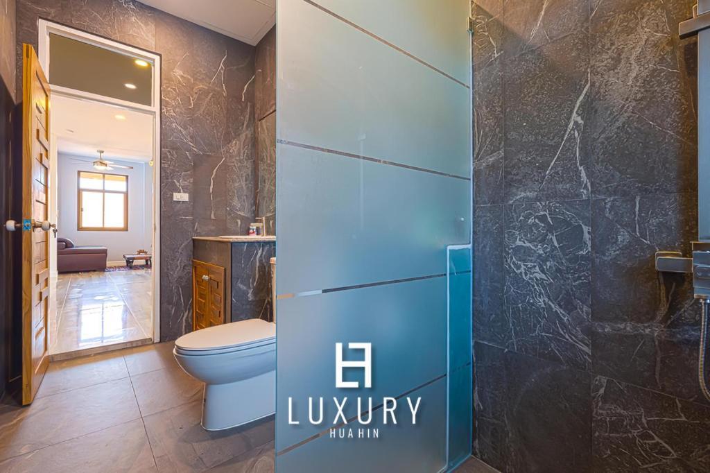 Modern Pool Villa, 4 Bedroom Close To - Hv HHQ