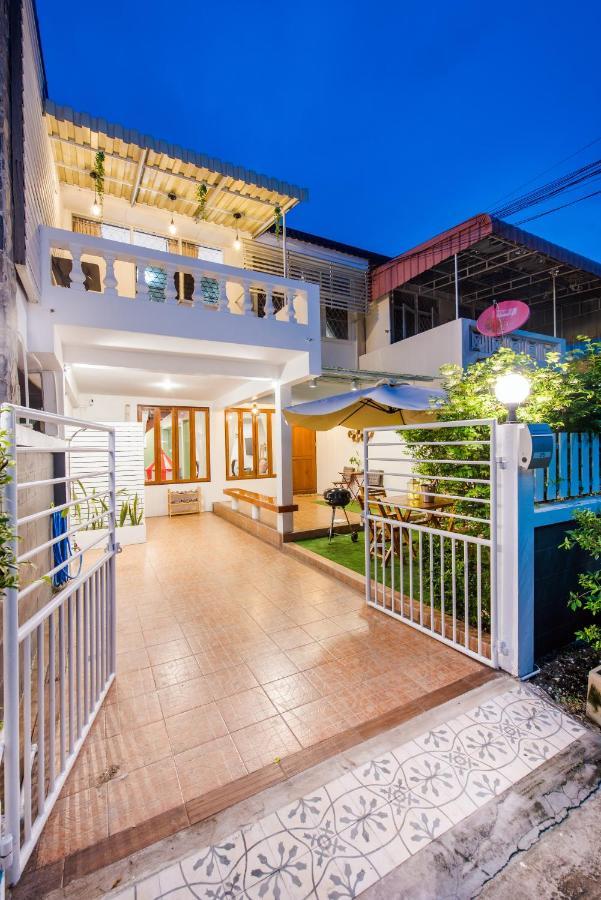 Holiday home White House 20 Second To The