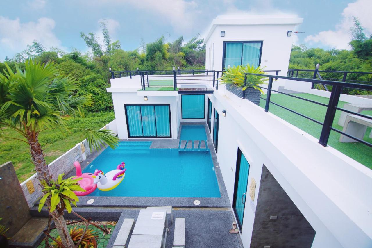 Spring Vintage Pool * Hua Hin