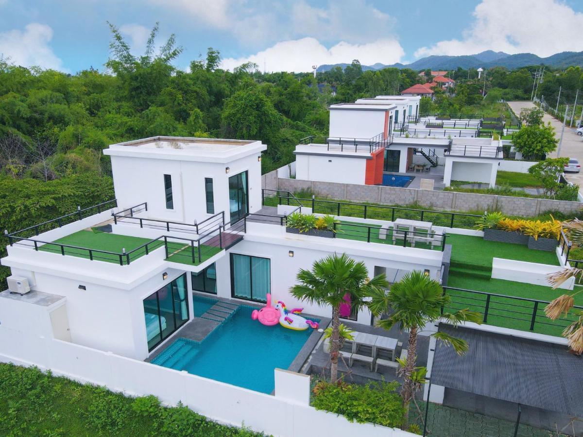 Spring Vintage Pool Villa *
