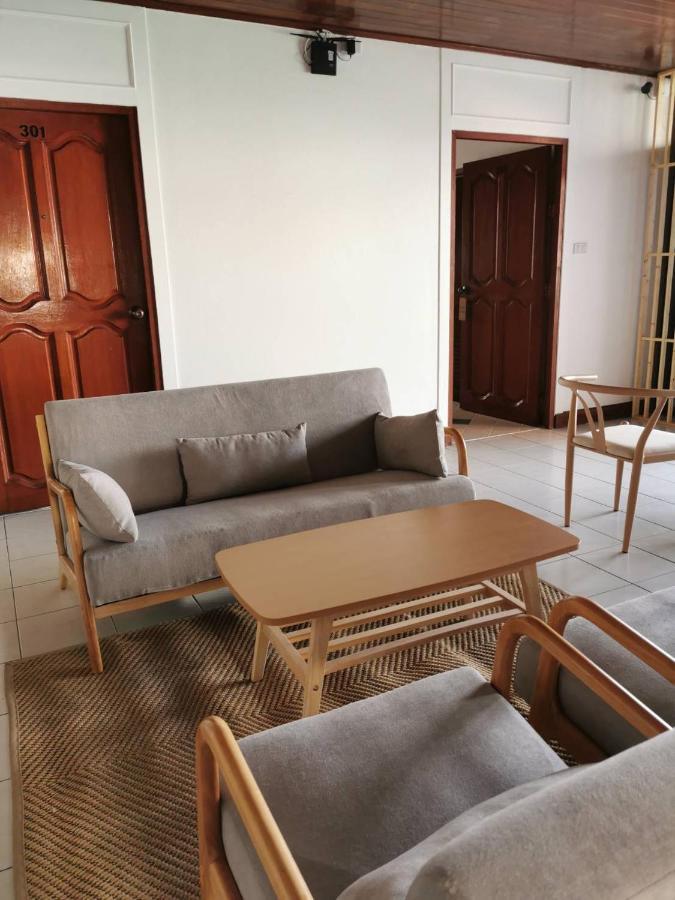 Hotel Baanbusarin