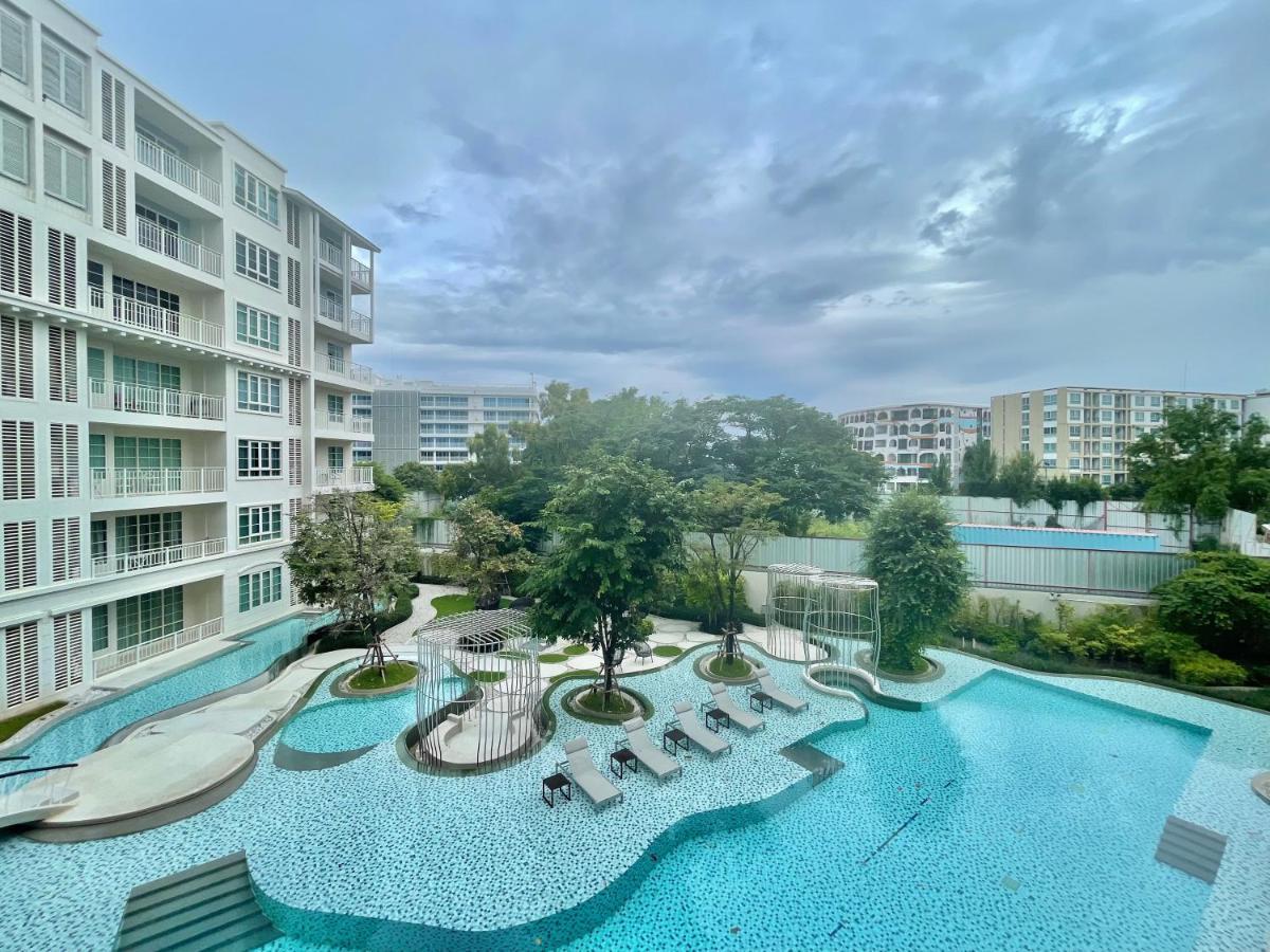 Summer 2 Bedrooms Pool View Classic Apartment