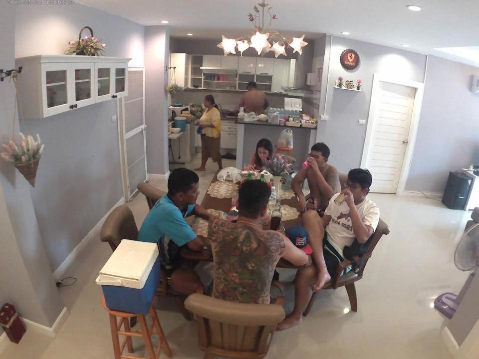 Holiday home บ้านพูลแอคเซส 4 ห้องนอน จัดปาร์ตี้ คาราโอเกะ โต๊ะพูล พัก 8-20 คน *