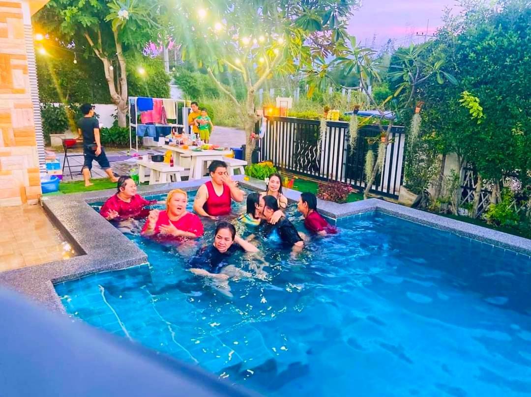 บ้านแฟมิลี่ ปาร์ตี้ พูลวิลล่า ใกล้เซเว่น 3ห้องนอน รองรับ 6-15 คน * Hua Hin