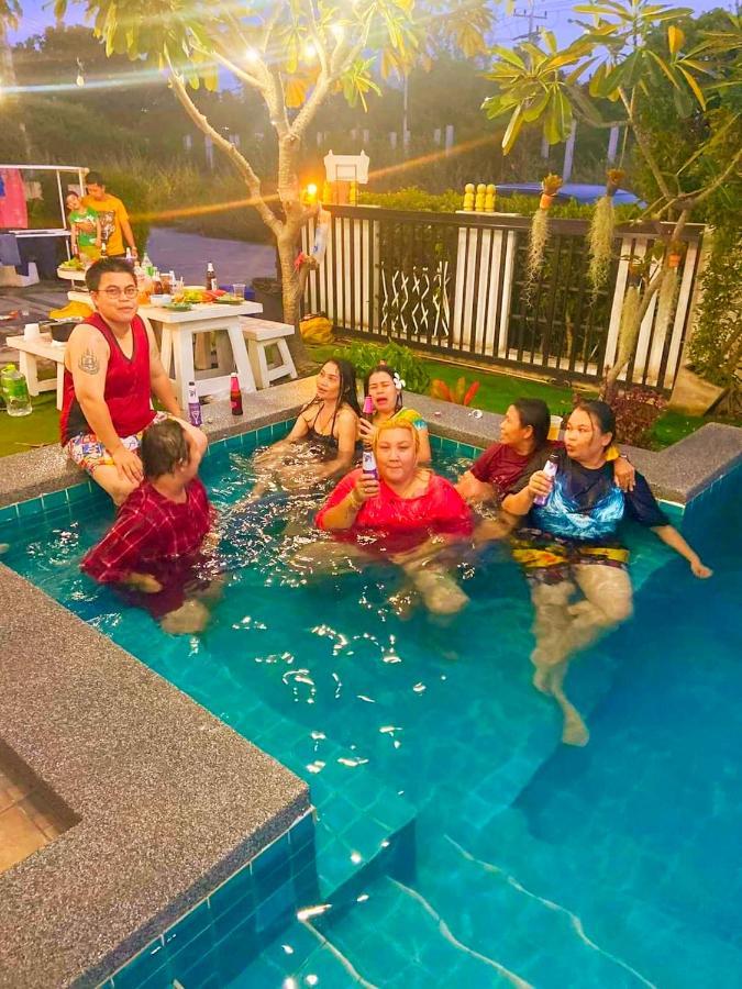 บ้านแฟมิลี่ ปาร์ตี้ พูลวิลล่า ใกล้เซเว่น 3ห้องนอน รองรับ 6-15 คน Villa Hua Hin