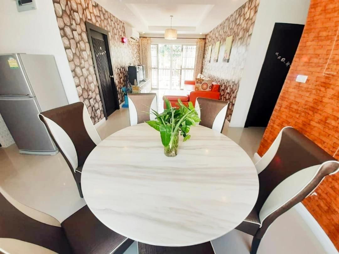 บ้านแฟมิลี่ ปาร์ตี้ พูลวิลล่า ใกล้เซเว่น 3ห้องนอน รองรับ 6-15 คน * Hua Hin