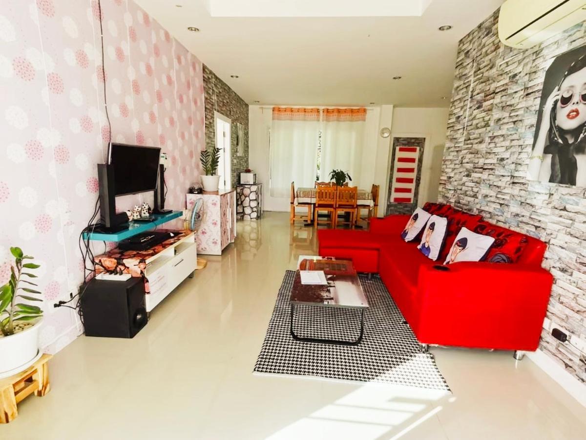 Holiday home บ้านพิมพ์มาดา พูลวิลล่า มีโอเกะ ปิ้งย่าง เสียงดังได้ รองรับ 4-10 คน *