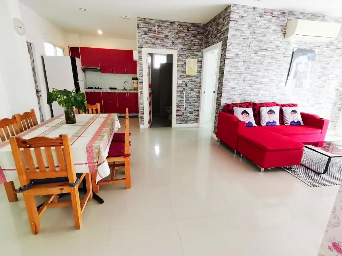 บ้านพิมพ์มาดา พูลวิลล่า มีโอเกะ ปิ้งย่าง เสียงดังได้ รองรับ 4-10 คน Holiday home