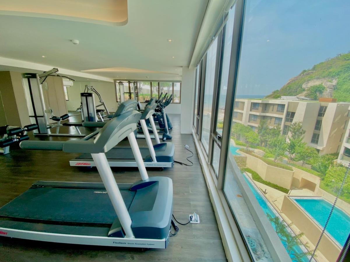 Seaview 2 Bedroom Front Vacation Apartment *