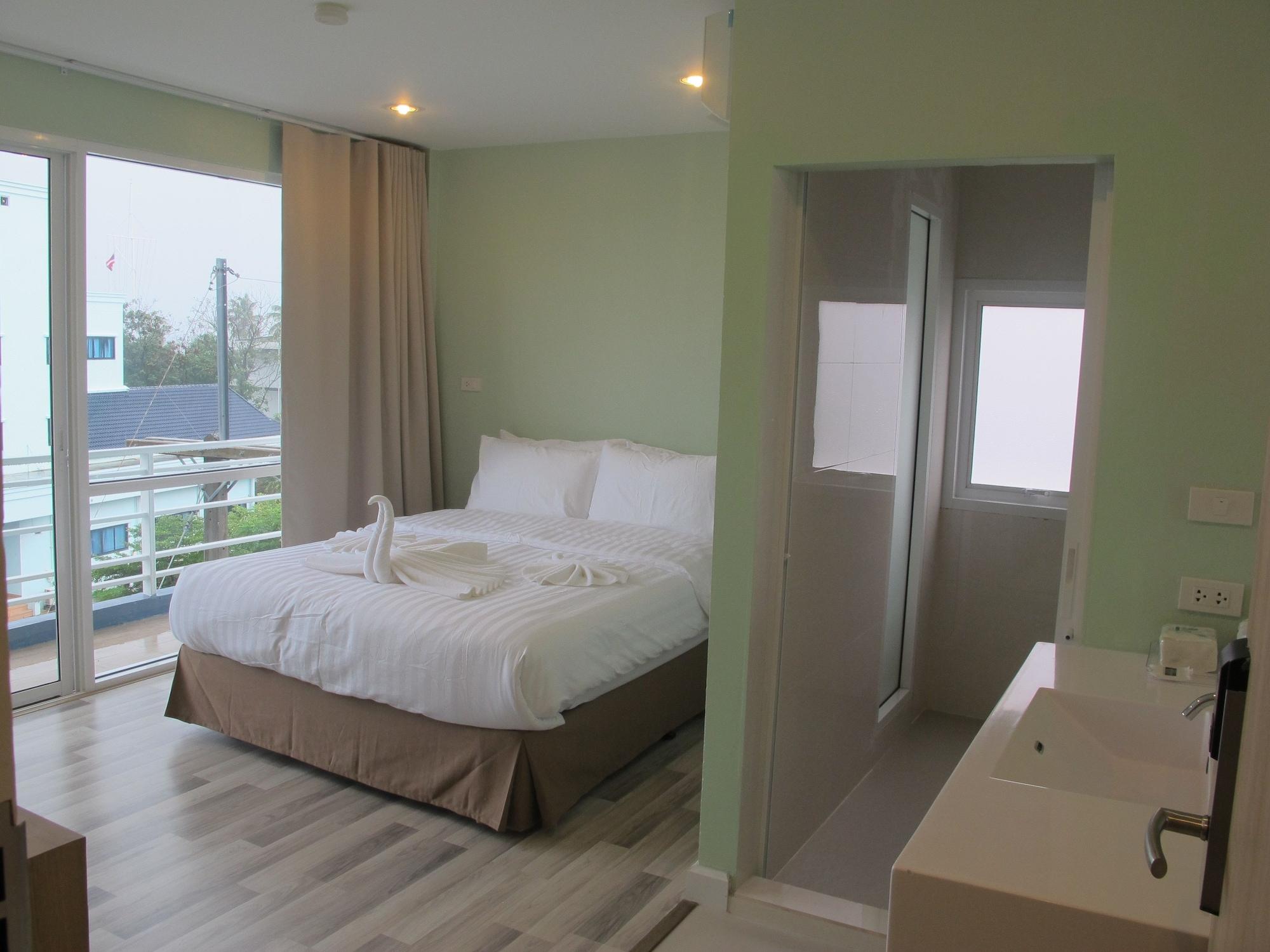 Nantra Hotel 3*