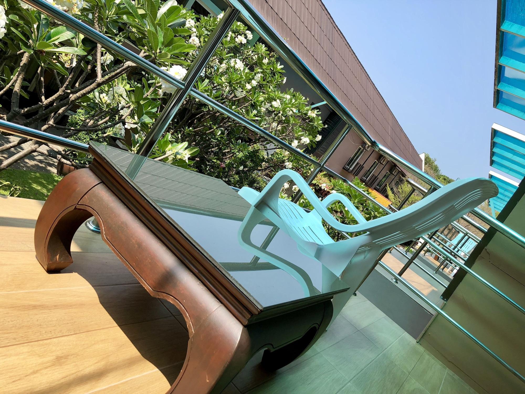 Hotel White 3*