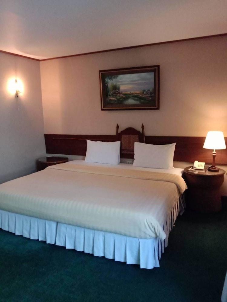 Baanbusarin Hotel 2*