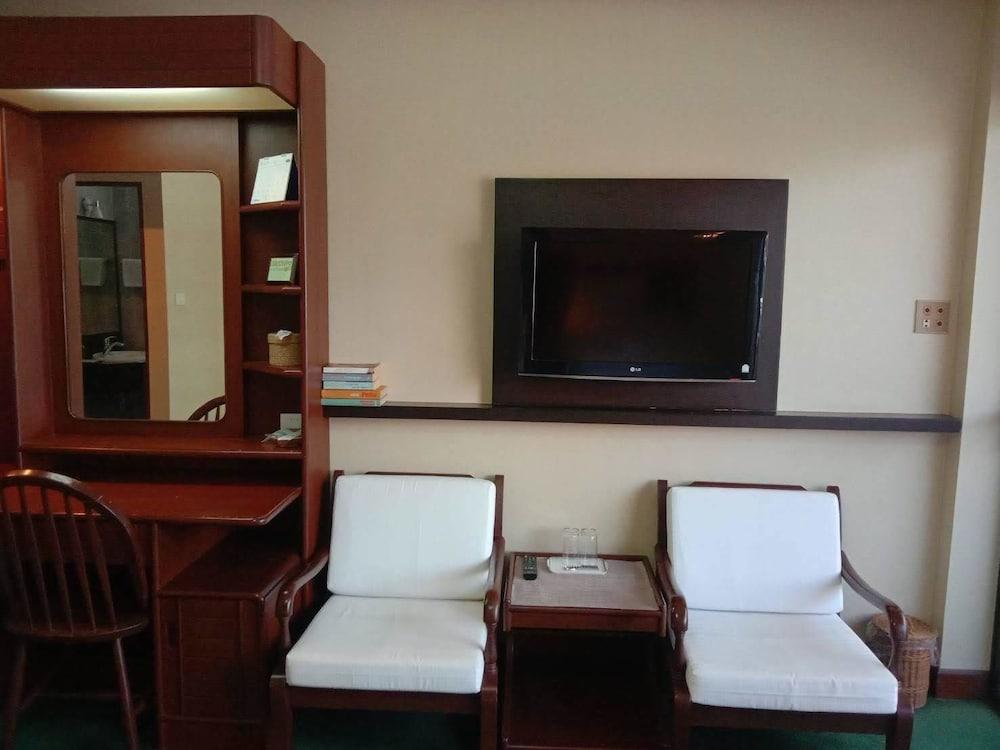 Hotel Baanbusarin Hua Hin