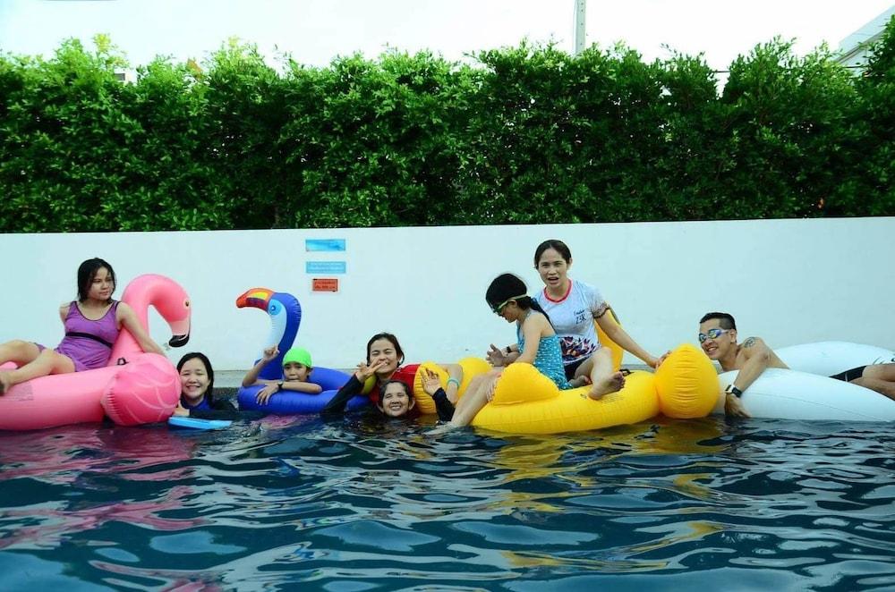 @chain Pool Villa