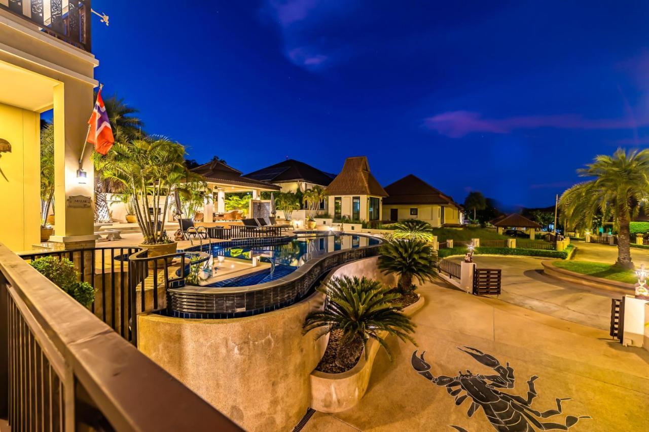 Villa 5 Bedroom Pool Close To Town H5 *