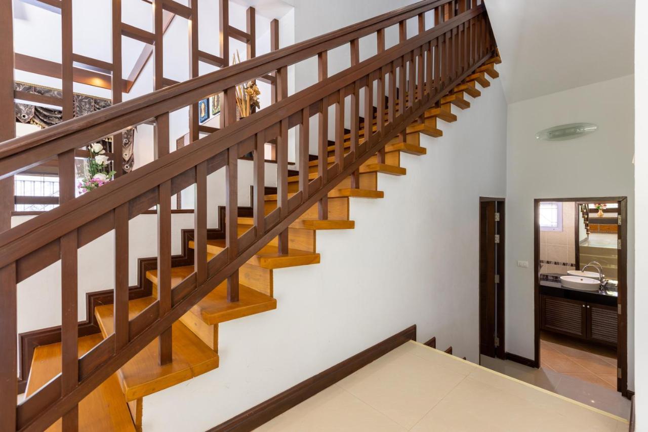 Villa 5 Bedroom Pool Close To Town H5