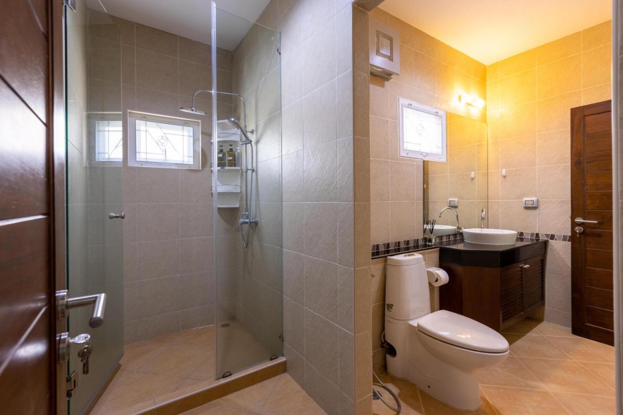 5 Bedroom Pool Close To Town H5