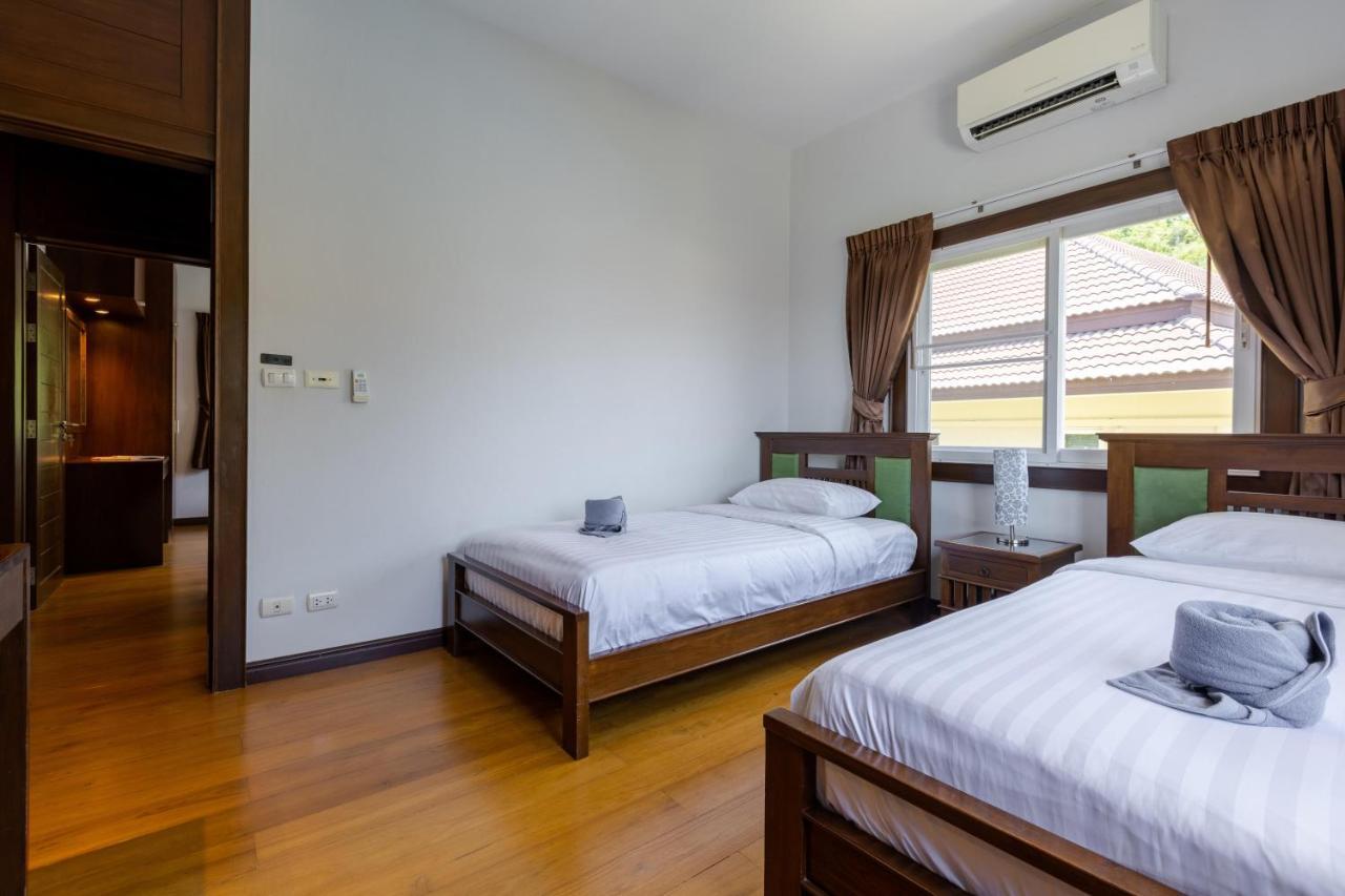 5 Bedroom Pool Close To Town H5