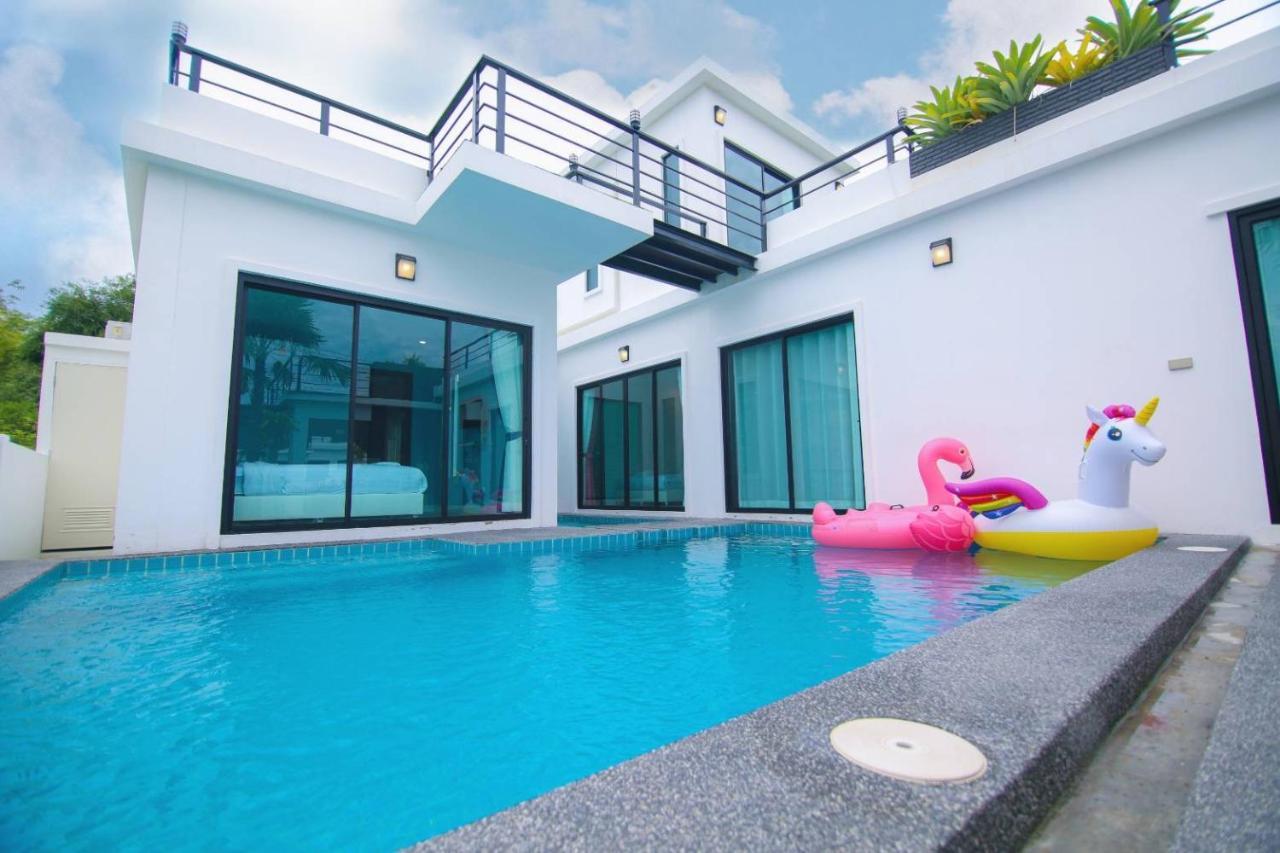 Villa Spring Vintage Pool