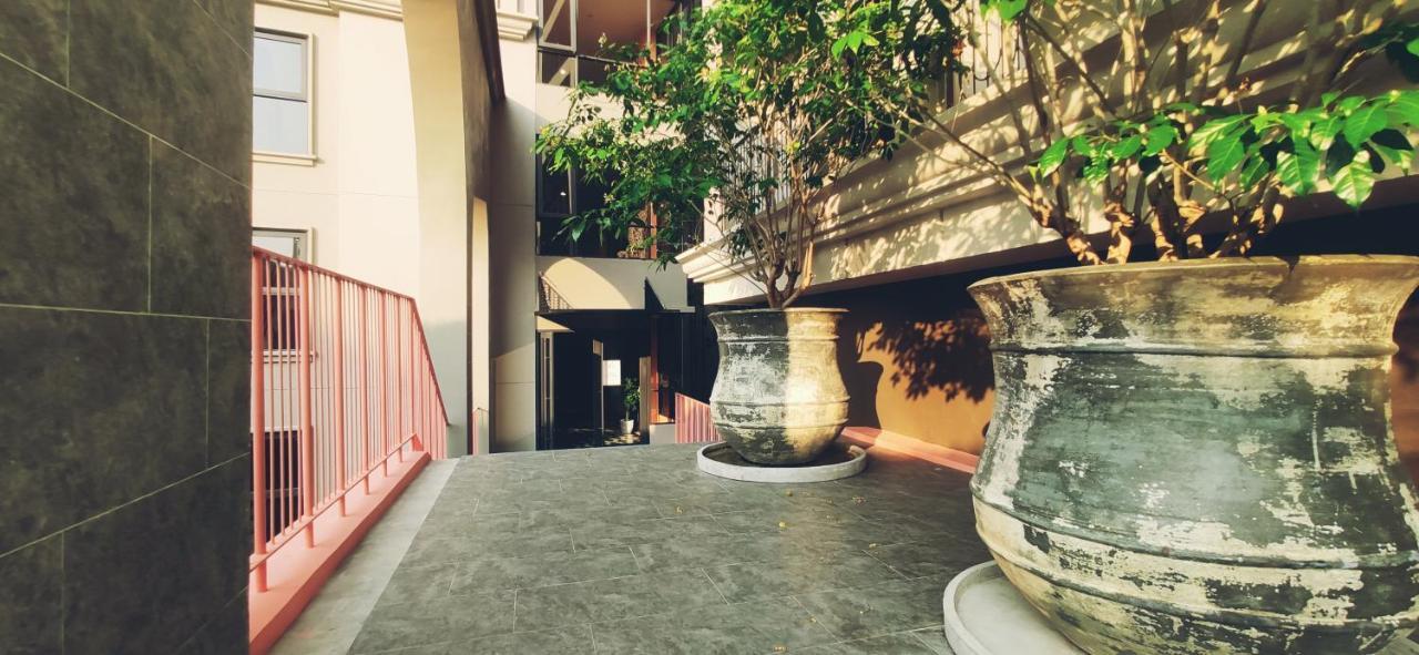 Lahabana Huahin: Location, 3-minute Walk To Apartment