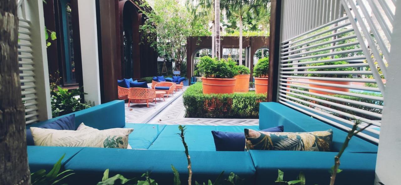 Lahabana Huahin: Location, 3-minute Walk To