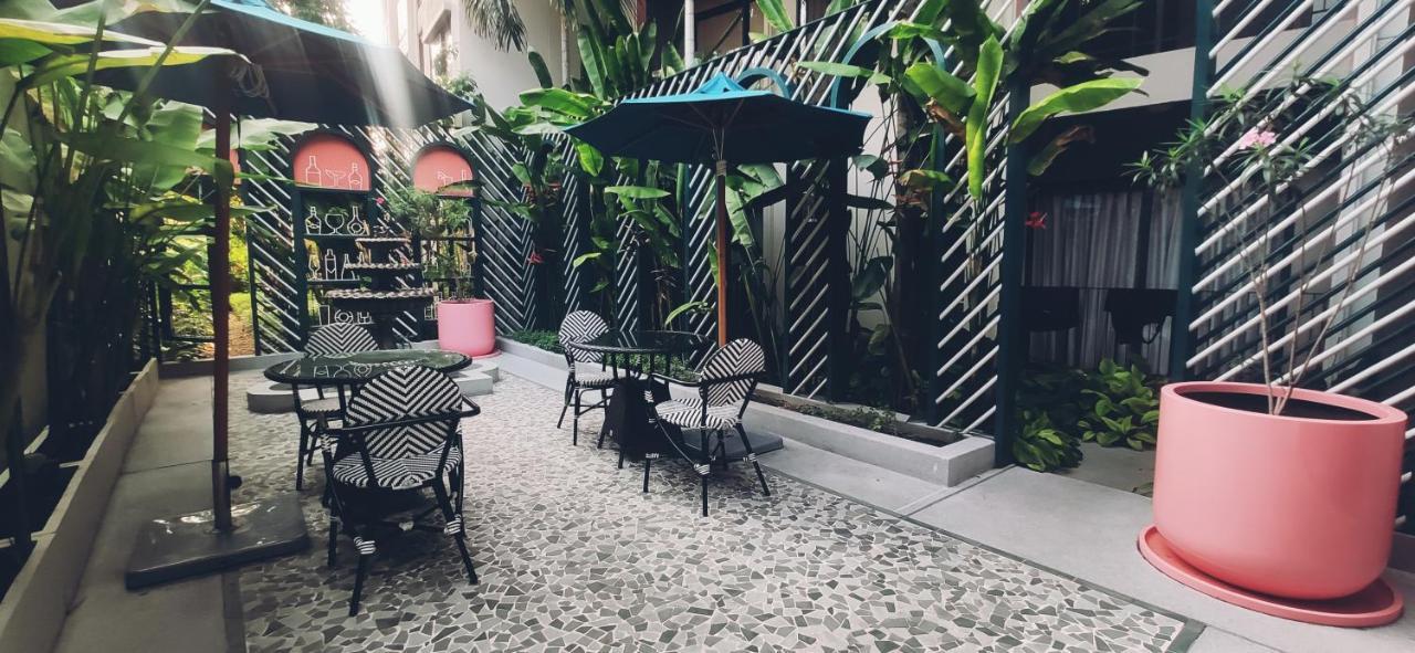 Lahabana Huahin: Location, 3-minute Walk To