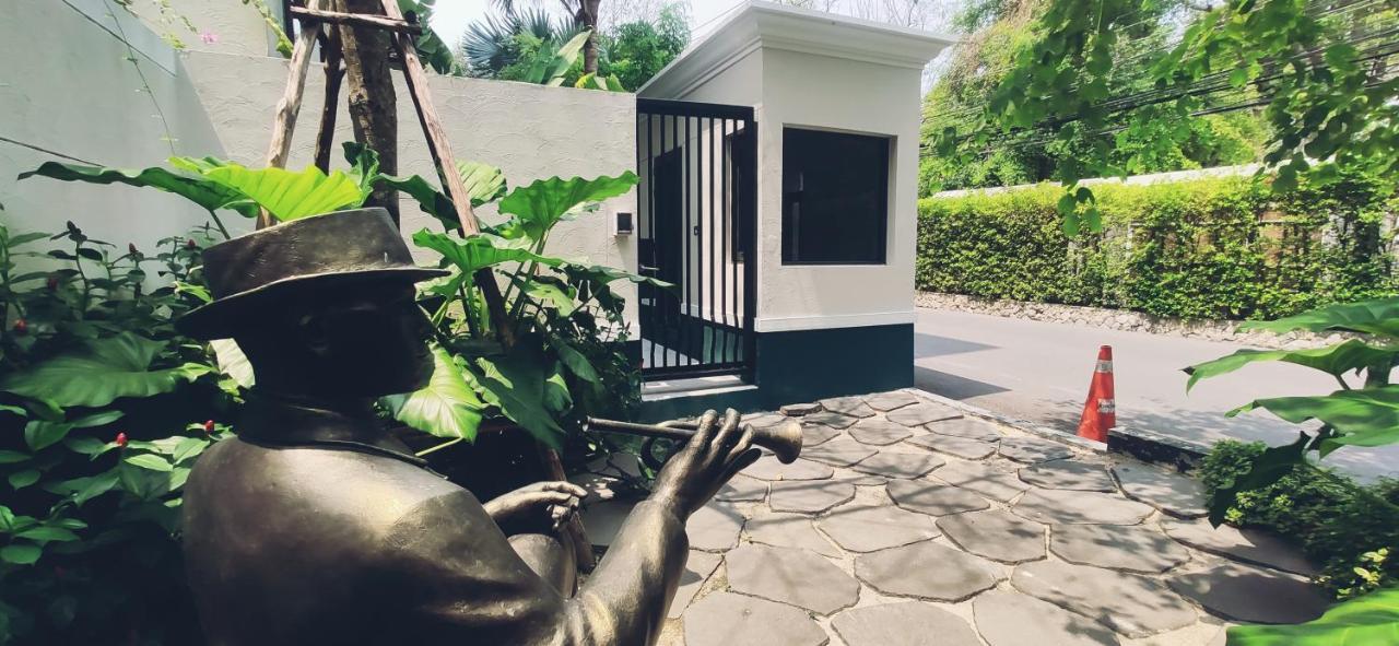 Lahabana Huahin: Location, 3-minute Walk To *