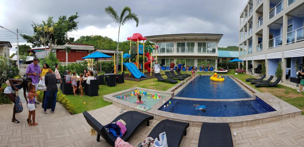 Baan Lao 3 Bedroom Town House Near The Sea *