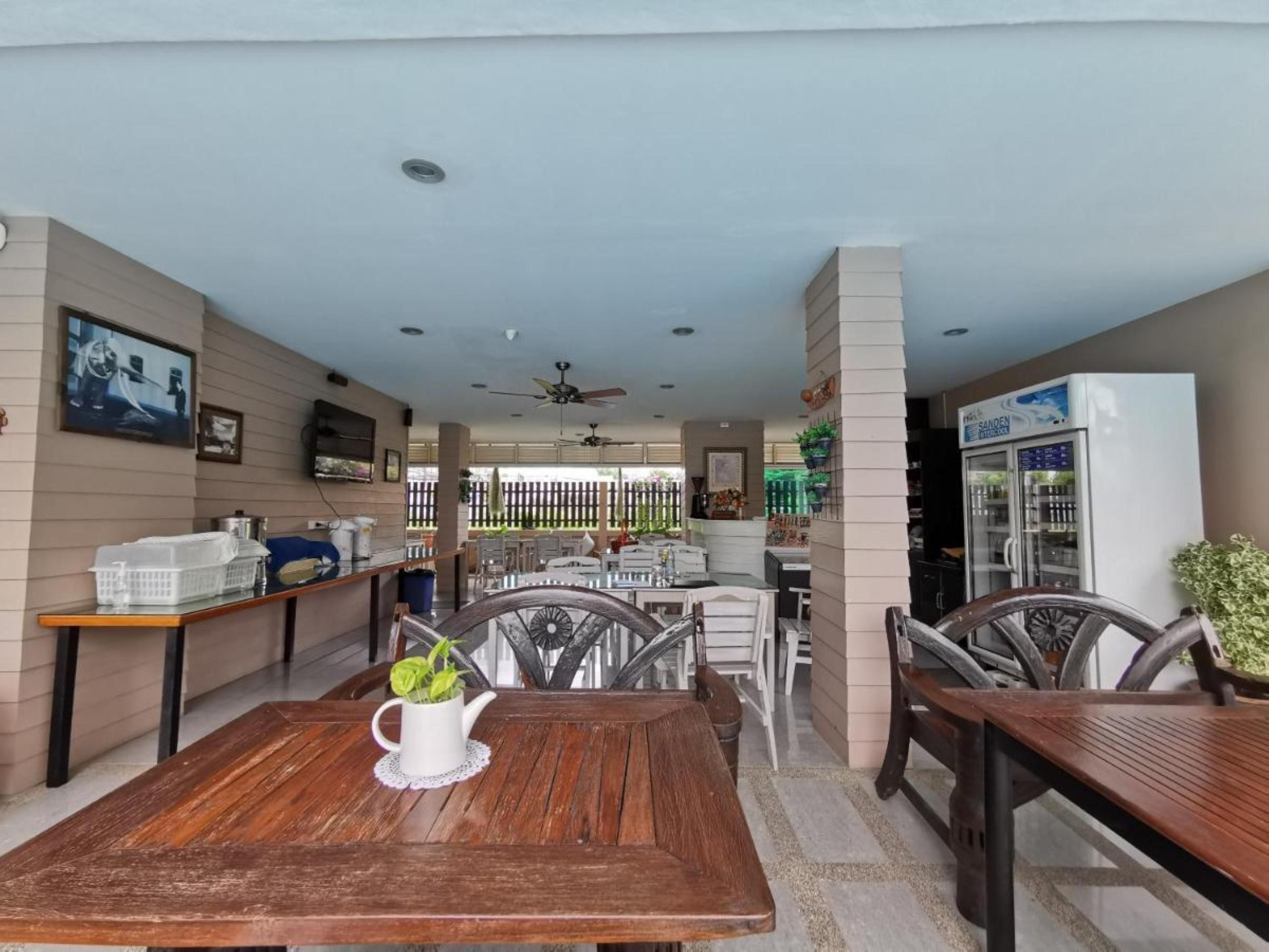 Baan Rabiang Talay Hotel